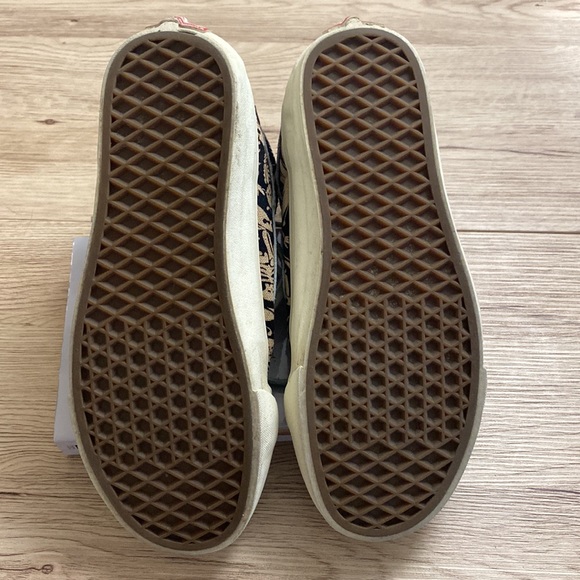 Vans off the wall, Unisex women’s size 7.5US, Men’s size 6US, Skateboard shoes - Picture 8 of 10
